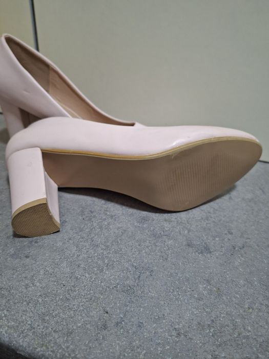 Pantofi nude roz