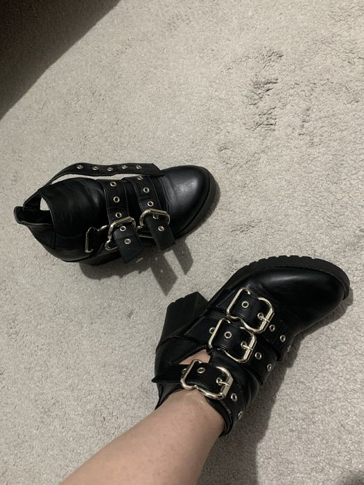 Botine cu catarame