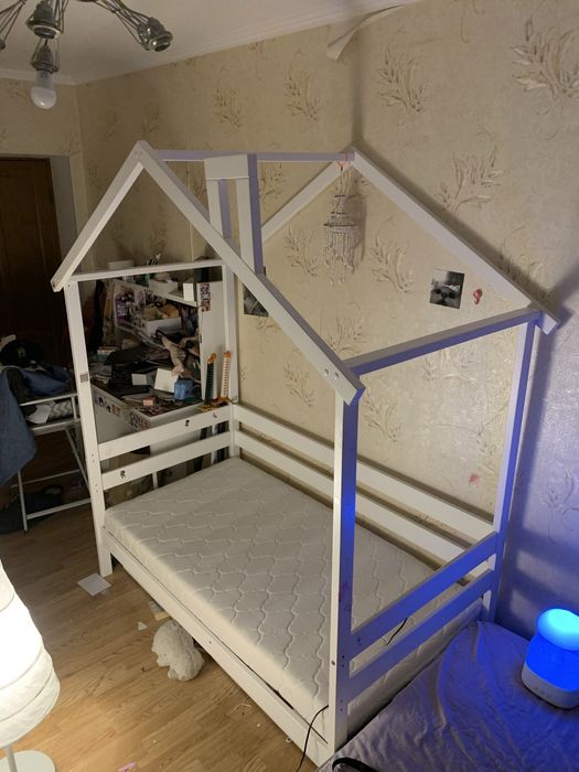 Продам детскую кровать-домик