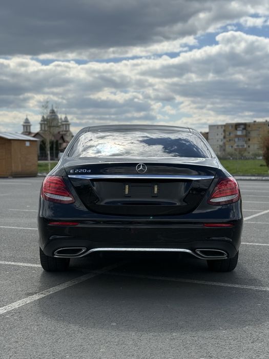 Mercedes-Benz E220d pachet AMG