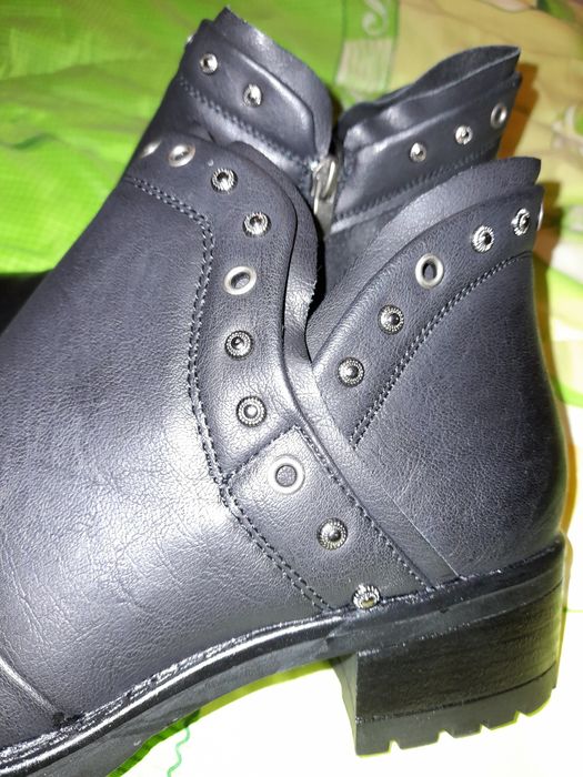 Ofertă! Botine dame, uşoare, import Italia, noi, în cutie