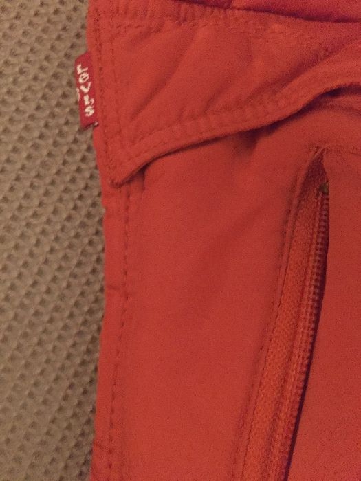 Jacheta/ geaca iarna  vintage Levi’s -rosie marimea S-pentru iarna