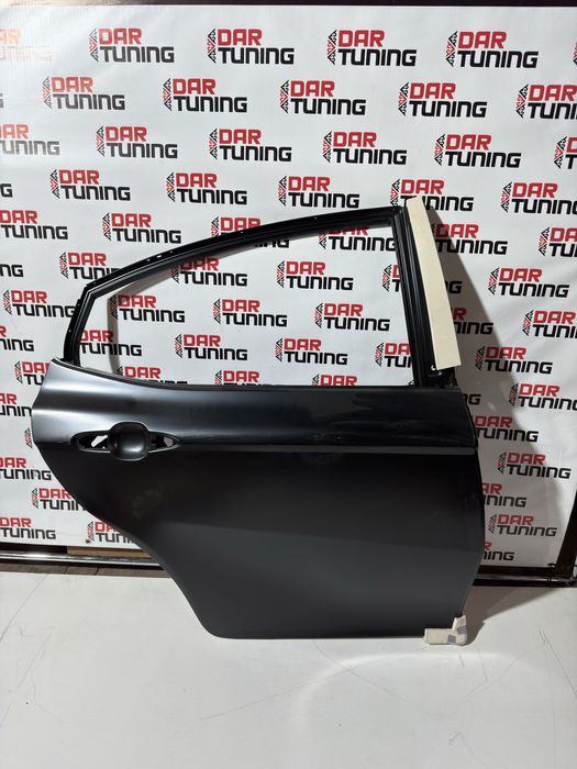 Задний правый дверь Camry 80