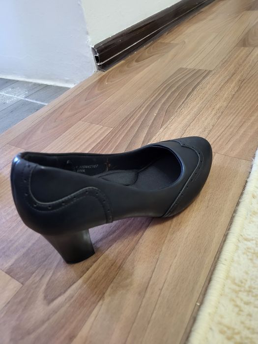 Продам женские туфли