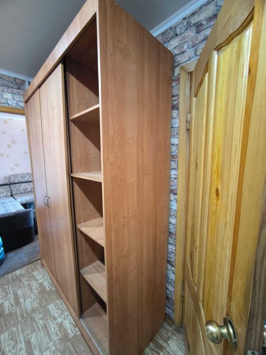 Продам большой шкаф