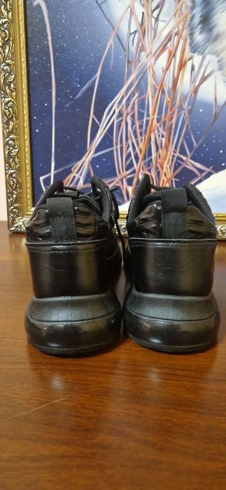 Продам кроссовки унисекс