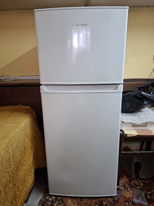 Хладилник с горна камера.