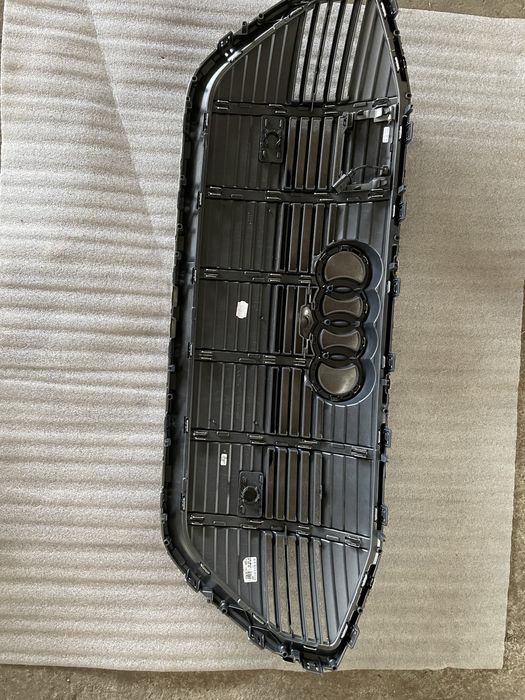 Маска за Audi e tron 55