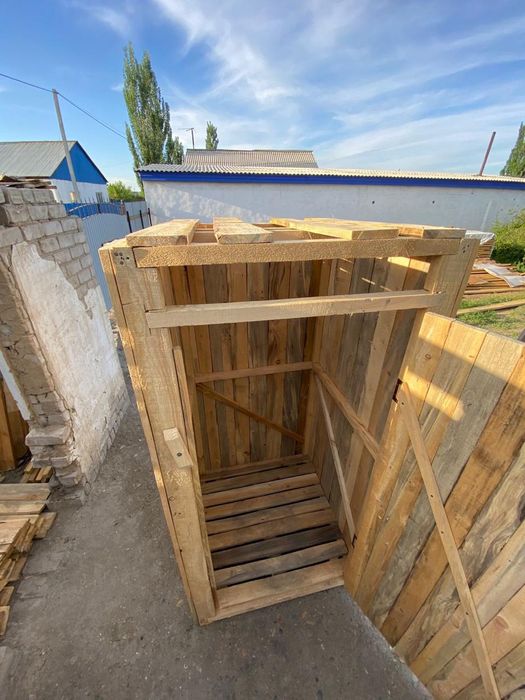 Продам деревянный туалет и душ