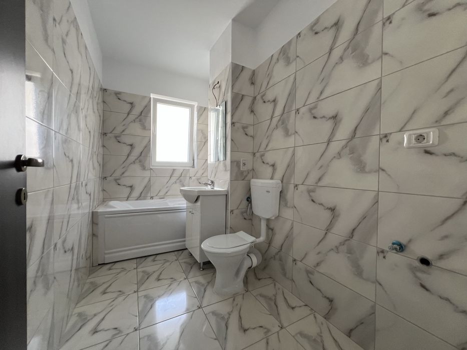 Proprietar vand garsoniera decomandata 40 mp util si parcare