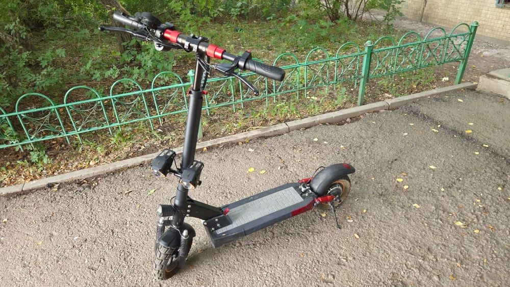 Продам срочно электросамокат