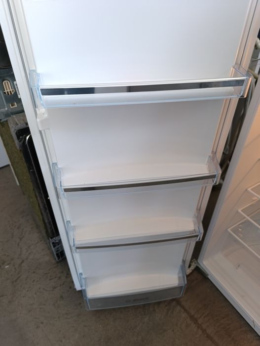 Хладилник за вграждане BOSCH