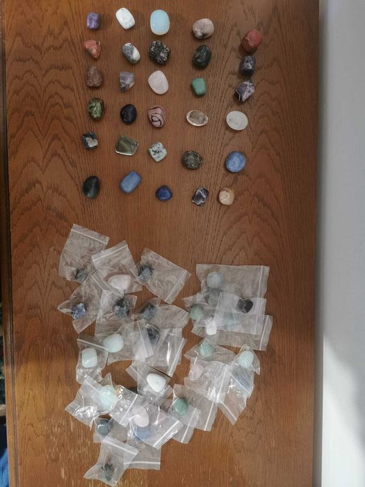 Cristale si pietre semiprețioase finisate, 60 buc