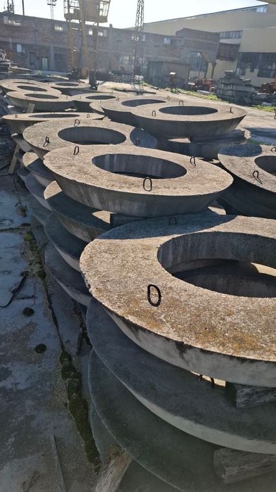 Бетонни стълбове