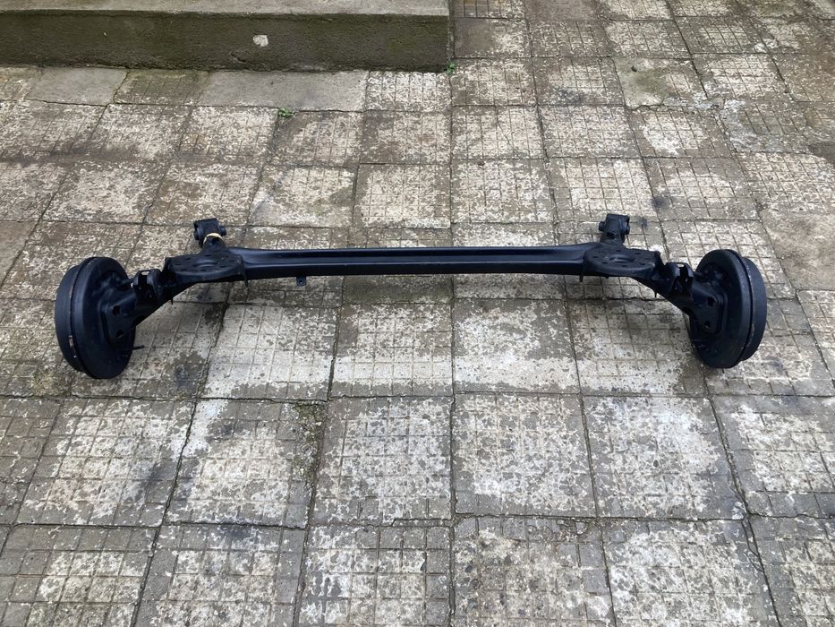 Заден мост за тойота версо S/Toyota verso s 11-15г