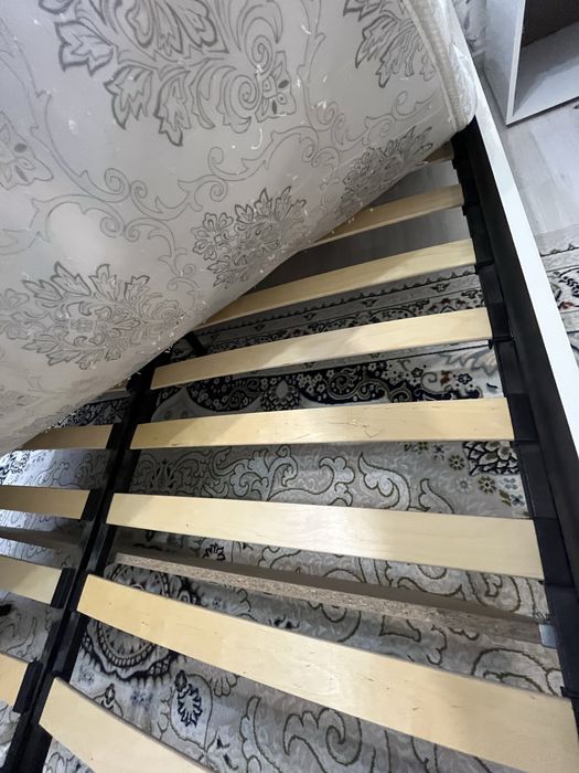 Кровать с матрассом 160*200