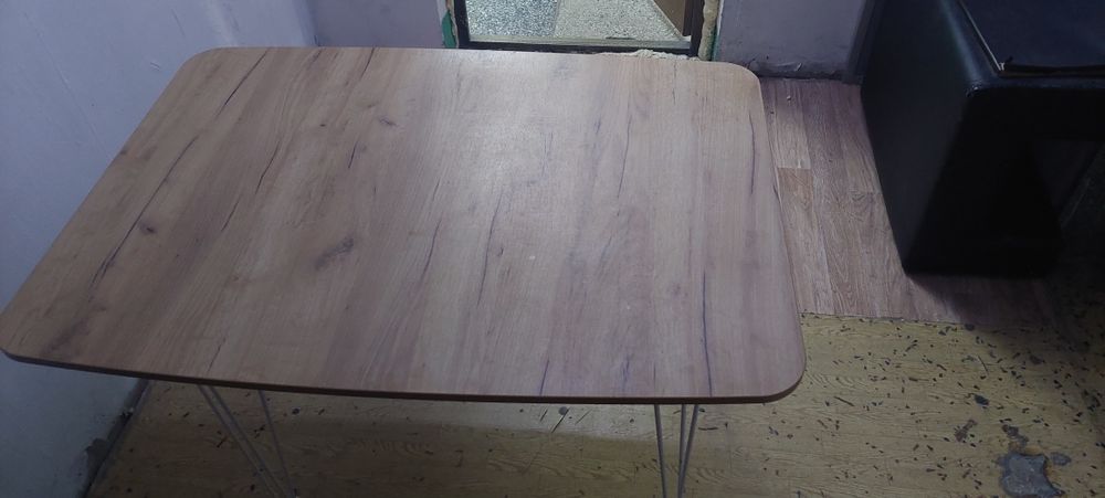 Продам кухонный стол