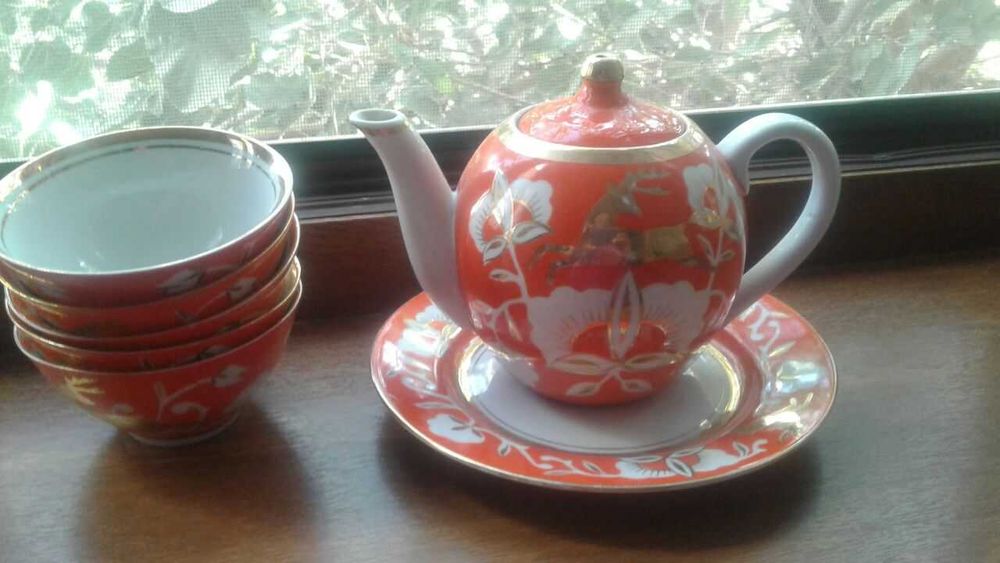 Набор винтажной посуды "ЗОЛОТОЙ ОЛЕНЬ" Ташкентского Фарфорового завода