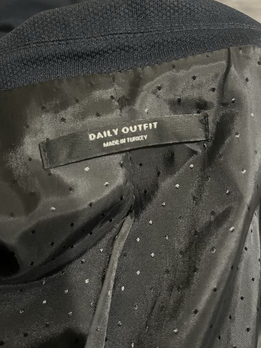 Sacou elegant de barbat are doua purtari