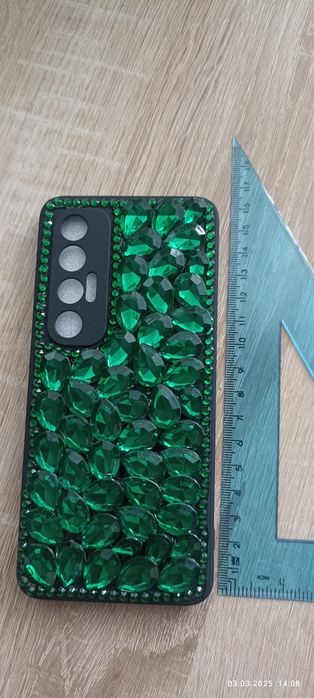 Чехлы для телефона и планшета