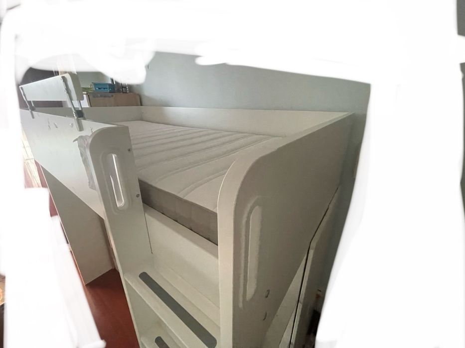 Легло с надстройка и гардероб