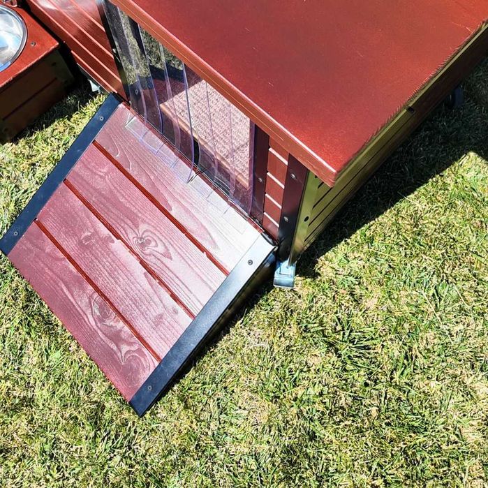 Cusca Caine Izolata Cu Incalzire Electrica & Fereastra Culoare Castana