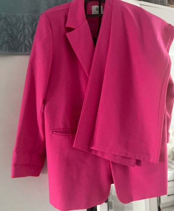 Продам очень красивый костюм