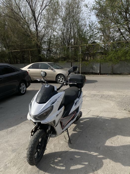 Срочно продам мопед макси