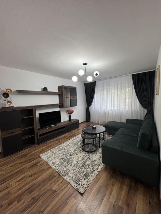 Chirie - Apartament 3 camere , 2 bai , parcare - Decebal