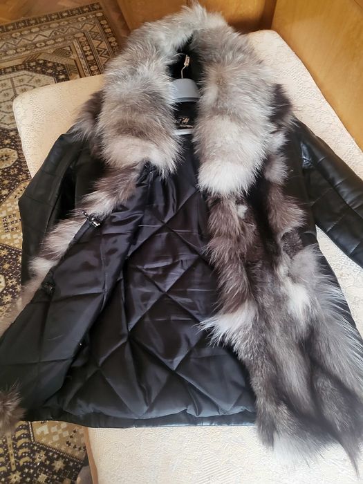 Дамско черно кожено яке