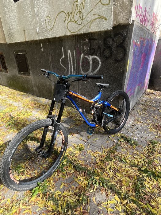 Downhill колел Giant glory 2018