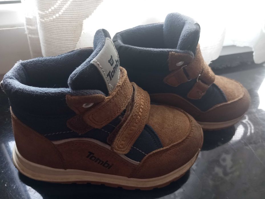 Утеплённые ботинки, демисезонные, размер 25. На 2-3 года.