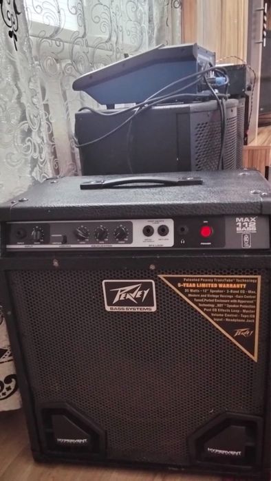 Бас-гитарный комбоусилитель Peavey MAX 112