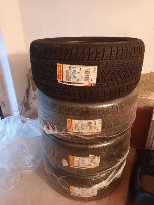 Anvelope de iarna Pirelli 295 45 r19