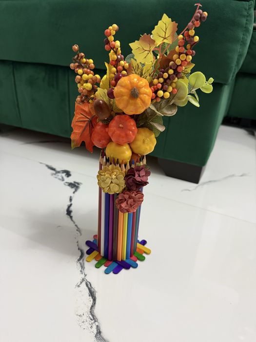 Buchet aranjament din creioane