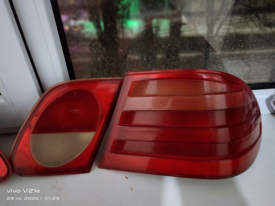 Задний фара Mercedes 210