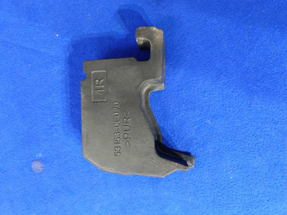 Уплотнитель крыла переднего правого Toyota Highlander III