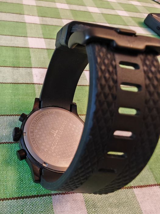 Продавам часовник Jacques Lemans chronograph 1-1659