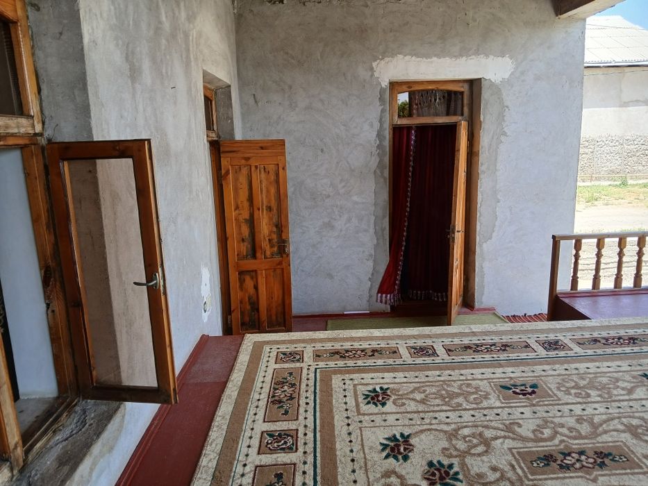 Ховлили Уй сотилади