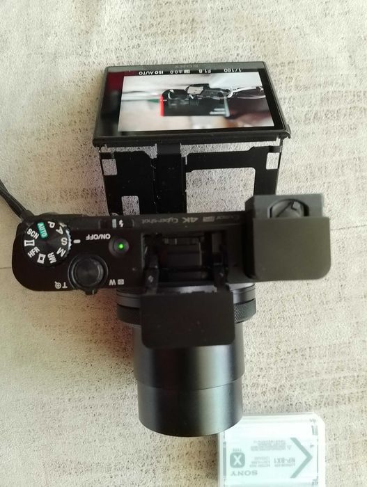 Sony DSC-RX100M4 с две оригинални батерии и фабрична окомплектовка