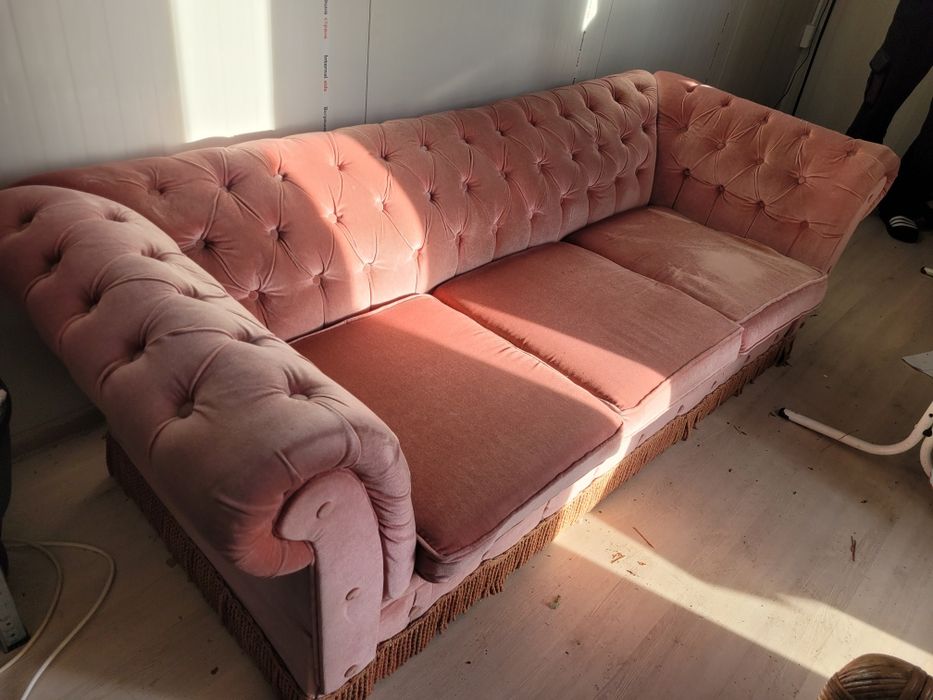 Продавам диван честърфийлт