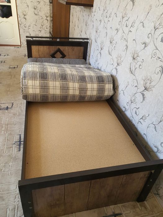 1 кишилик кровать срочно сотилади