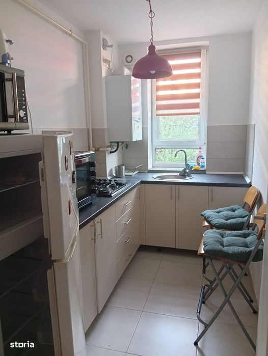 Inchiriere garsoniera cu birou decomandata Avantgarden 4 Brasov