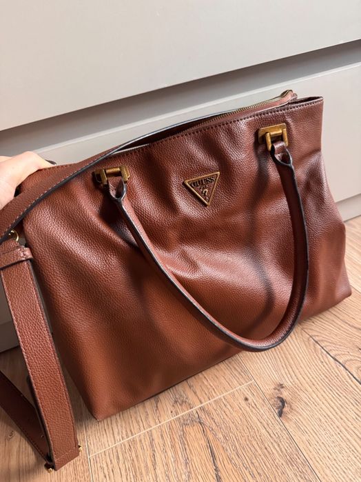 Дамска чанта Guess