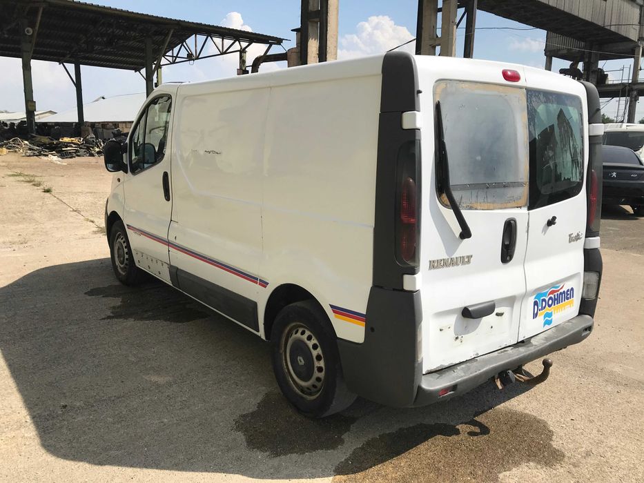 Usa spate Usa Culisanta Bara Carlig RENAULT TRAFIC 1.9dci tip F9Q 2004