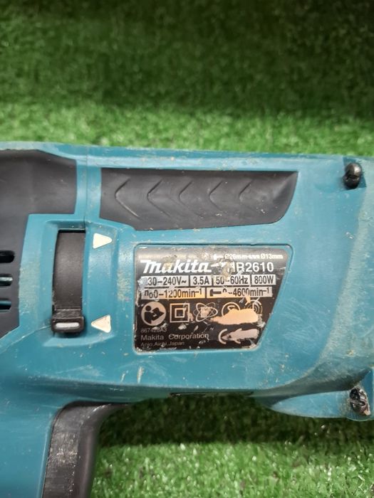 Перфоратор на Makita HR2610