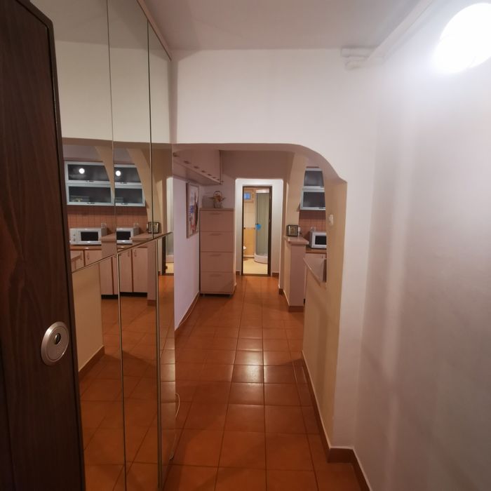 Inchiriez apartament  Buzau zona centru