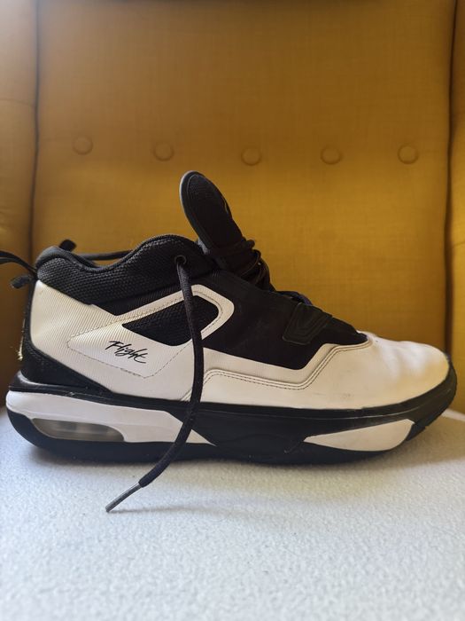 Jordan Stay Loyal 3 Black White, cod oficial FB1396-070.