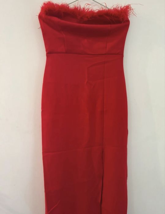 Rochie pe umeri, rosie cu puf