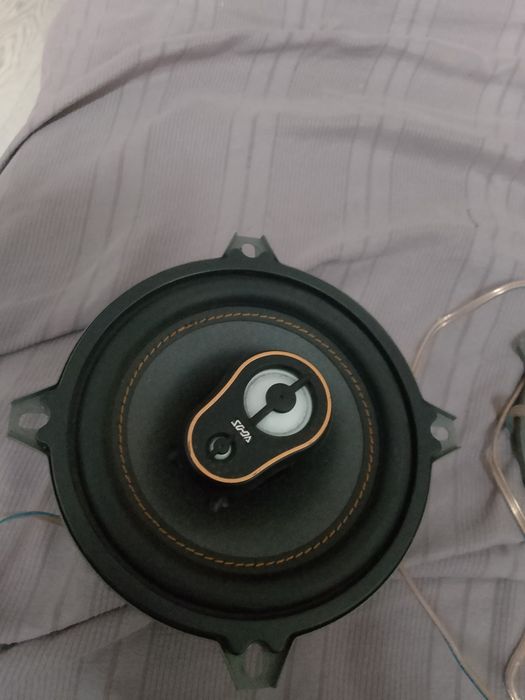 Продам динамики в авто